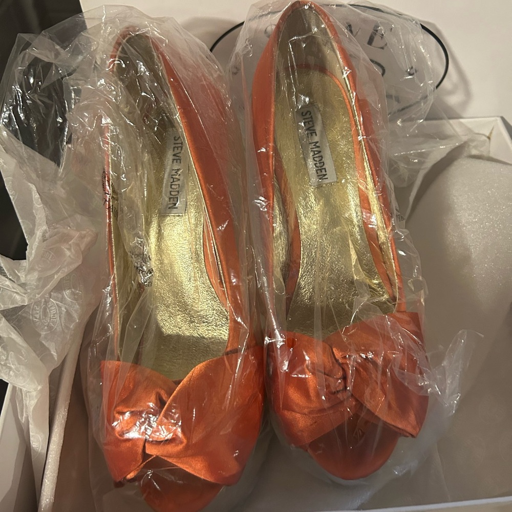 Steve Madden Women's Orange Satin Heels